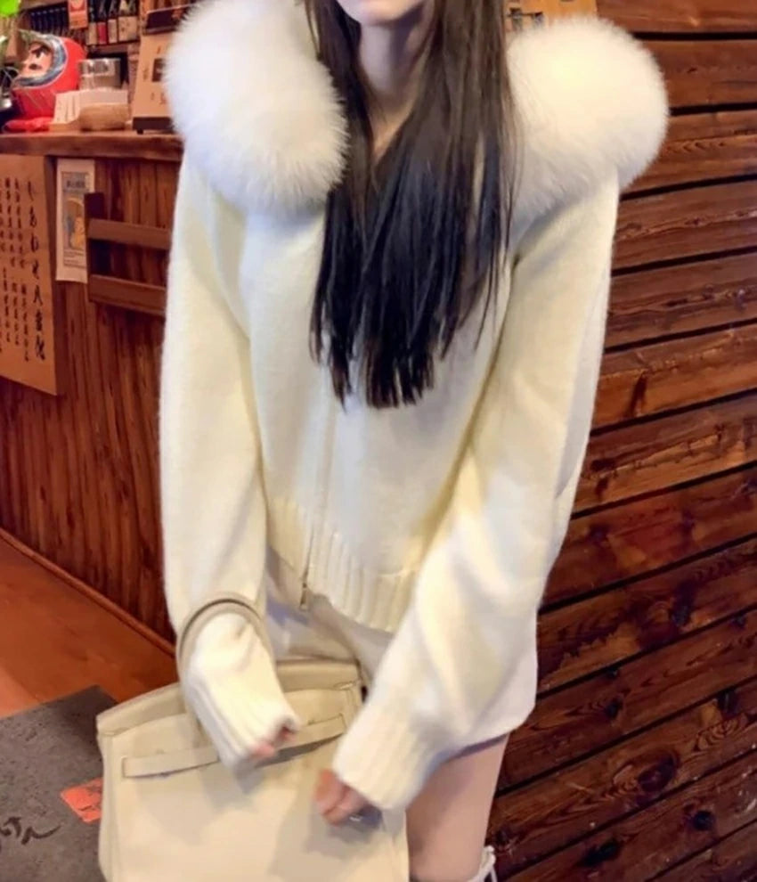 フード付きニットトップス