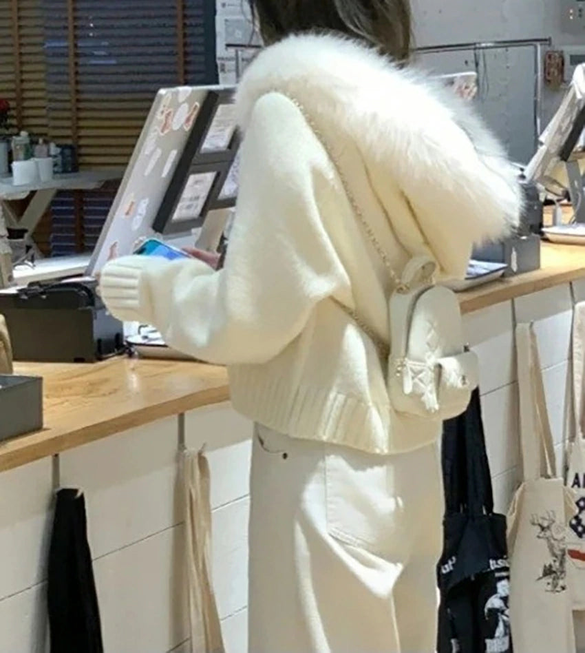 フード付きニットトップス