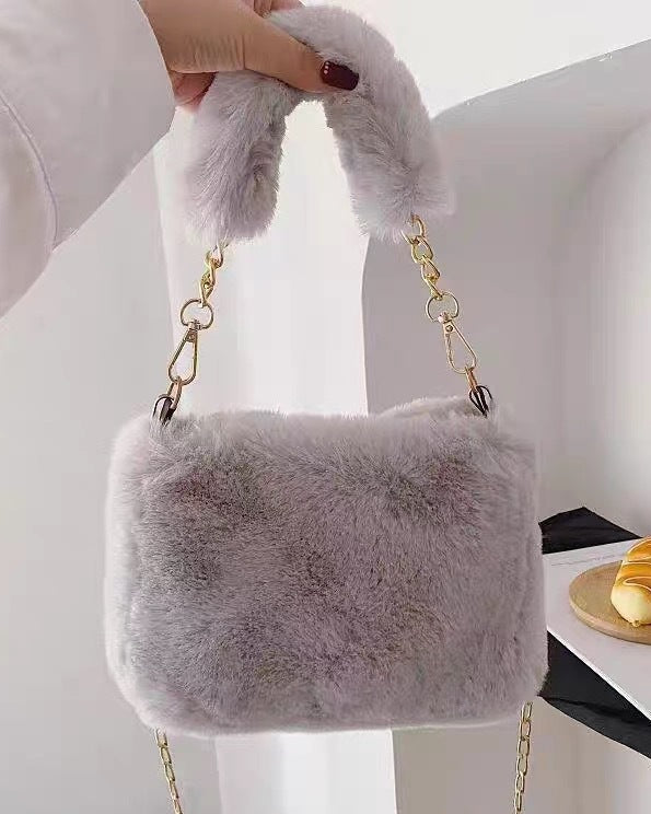 チェーン付きショルダークロスボディバッグ